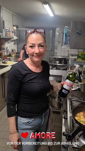 Wieder ein kleiner Einblick für euch.
𝑰𝒎𝒎𝒆𝒓 𝒎𝒊𝒕 𝔸𝕄𝕆ℝ𝔼 𝒃𝒆𝒊 𝒅𝒆𝒓 𝑺𝒂𝒄𝒉𝒆. ❤️
#casadifioredarosario #casadifiore #amore #pizzeria #wachendorf #reelitfeelit #reelinstagram #fürth #yummy #viral #cadolzburg #cookingvideo #vorbereitung #pizzalover #pizza